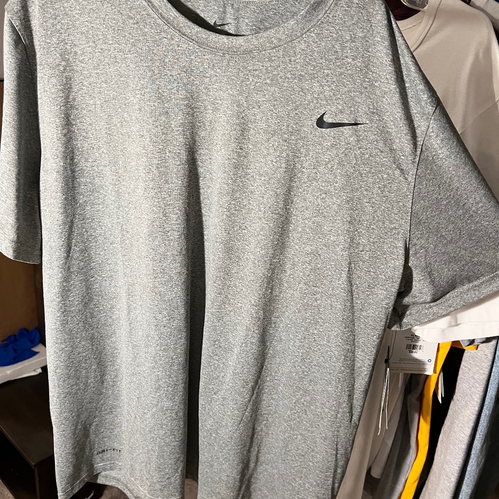 Grey Nike Dri-fit t-shirt